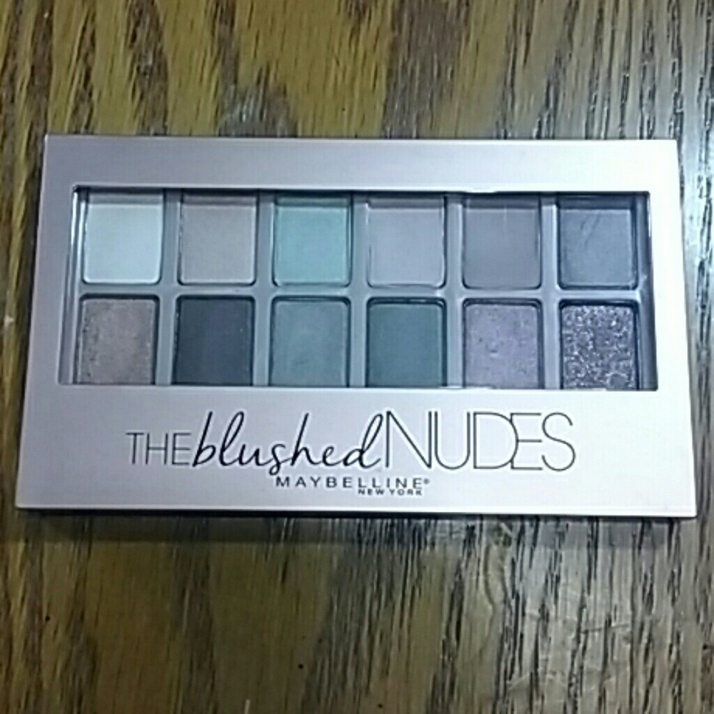 The blushed nudes eyeshadow palete