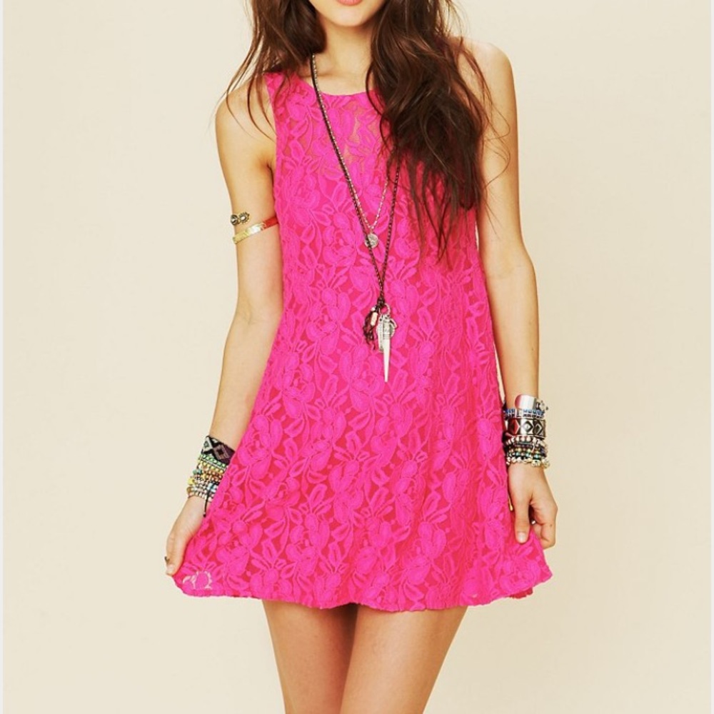 💕💕 Pretty pink FREE PEOPLE miles a lace  dress.