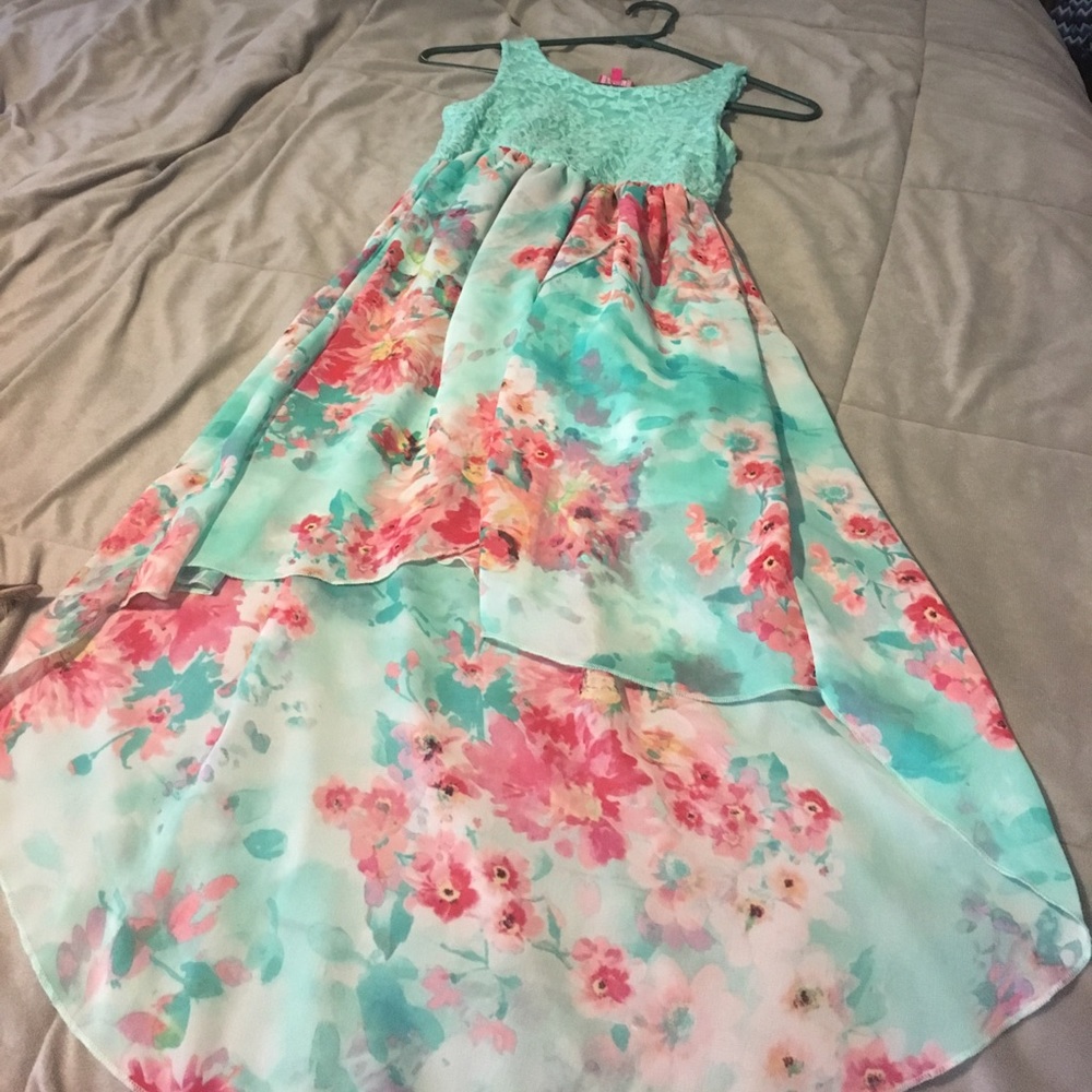 Cute hi-low dress. Gently used
