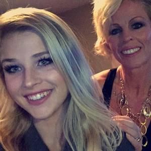 Meet your Posher, Chloe