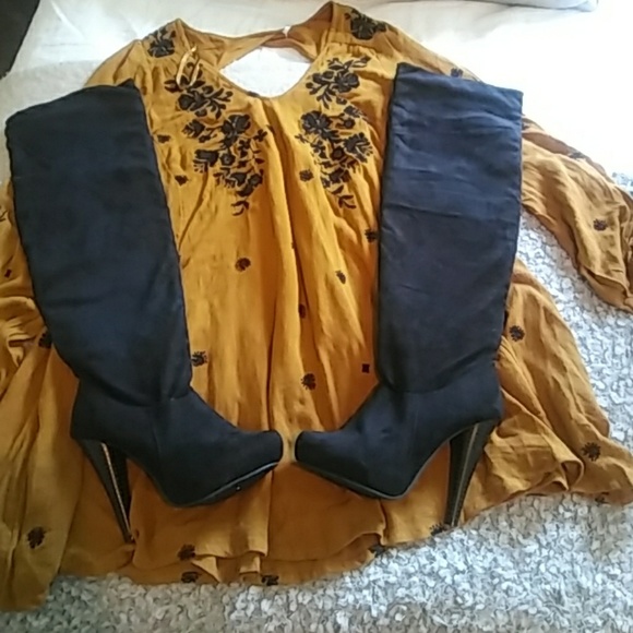 *SALE* - EUC - Over the Knee Boots - Picture 3 of 4