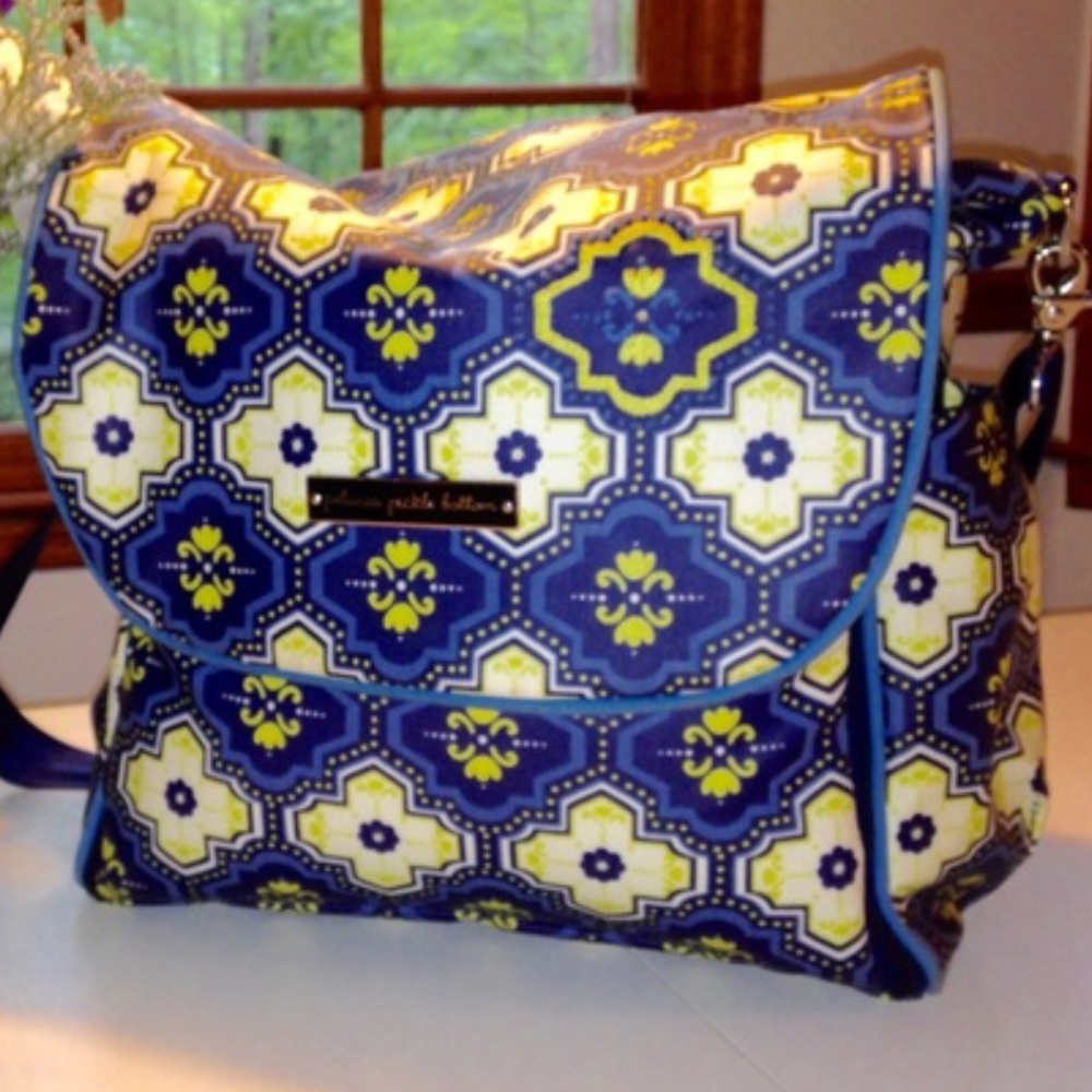 ⭐️SALE⭐️ Petunia pickle bottom diaper bag