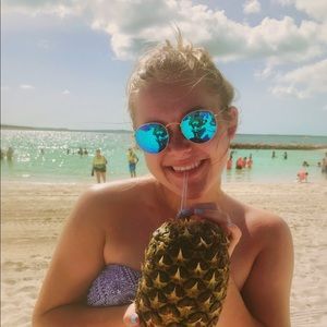 Meet your Posher, Olivia