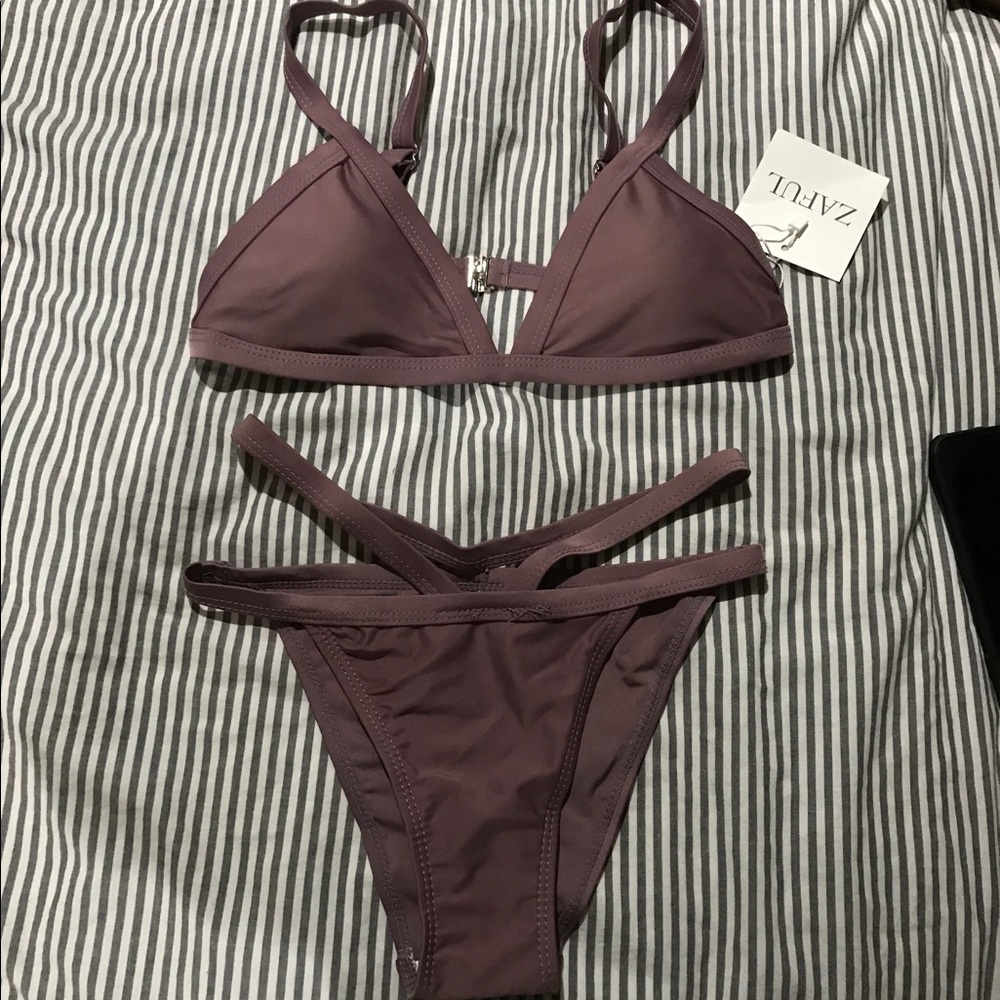 Padded v-strap bikini