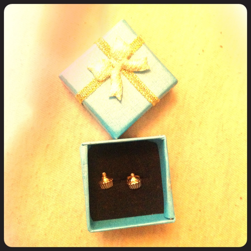 Gold cupcake earrings