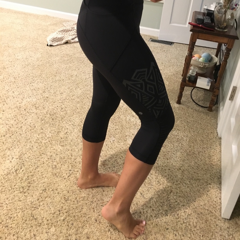 LULULEMON CROPPED LEGGINGS SIZE 2