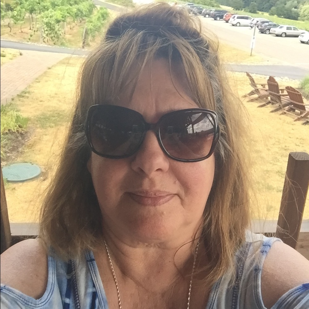 Meet your Posher, Lorraine