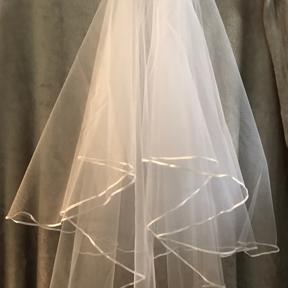 🌷New Wedding Exquisite Bride's 2 tierVeil - Picture 2 of 4