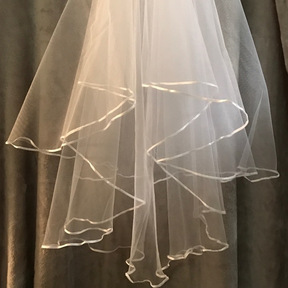 🌷New Wedding Exquisite Bride's 2 tierVeil - Picture 3 of 4