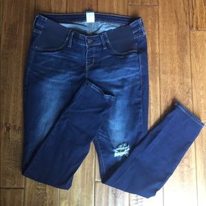 Old Navy maternity skinny jeans