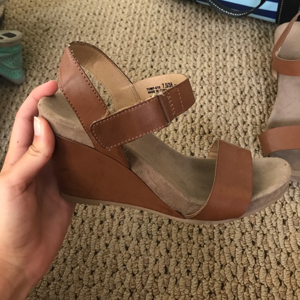 Brown wedges