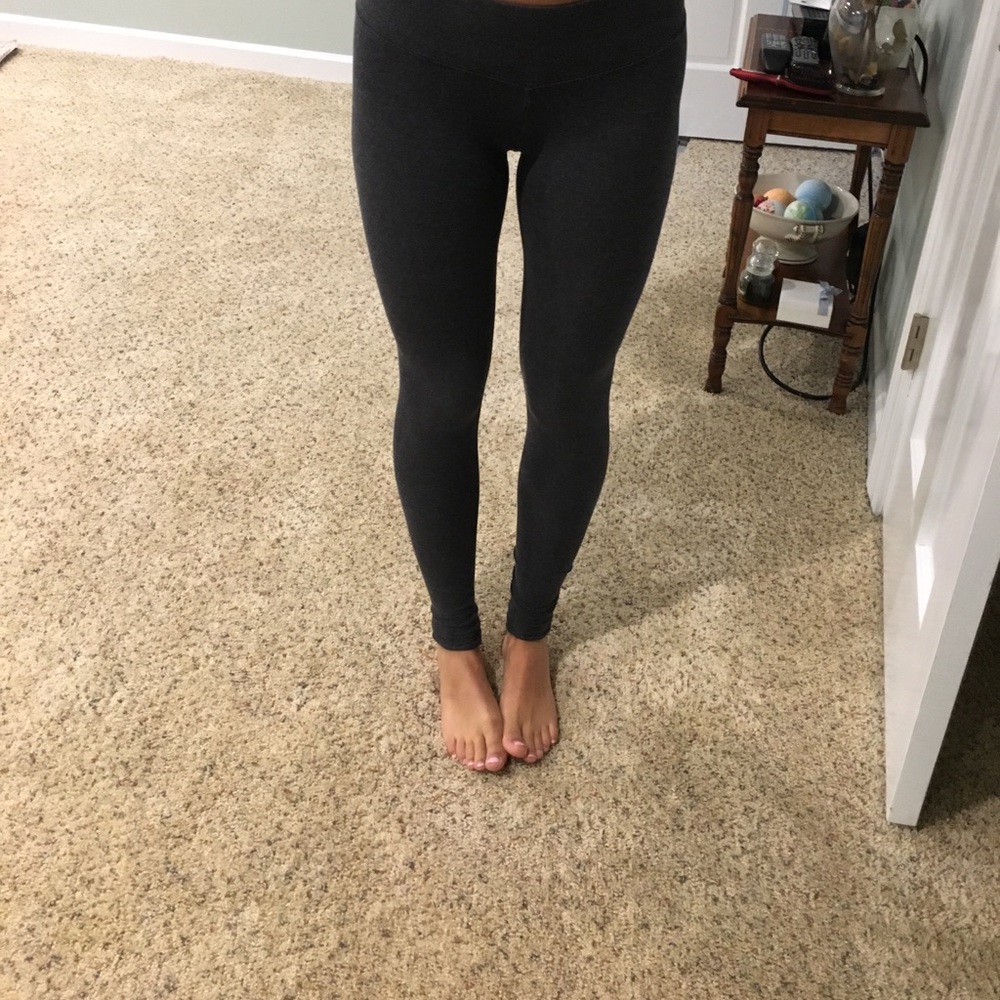 TNA ARITZIA DARK GREY LEGGINGS