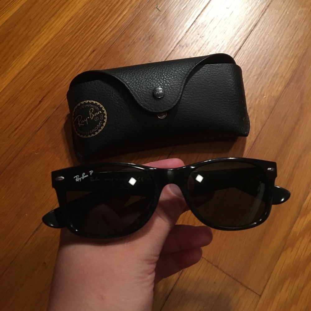 Black ray-ban wayfarer