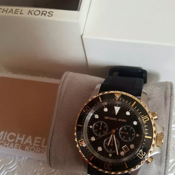 NWT Michael Kors Men's Gold/Black Silicone Watch - Picture 3 of 4