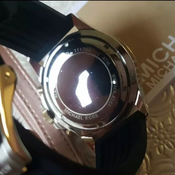 NWT Michael Kors Men's Gold/Black Silicone Watch - Picture 4 of 4