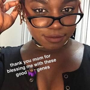 Meet your Posher, Kayla