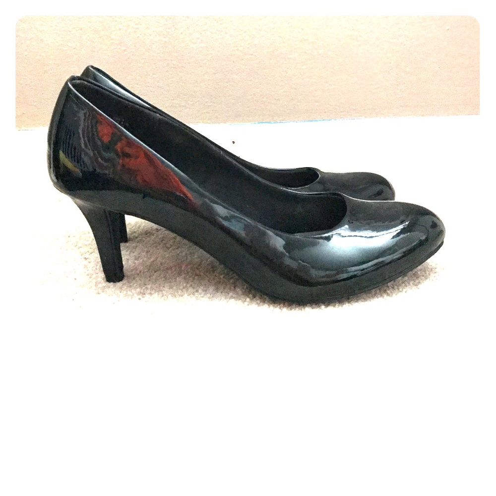 SOLD·Black heels