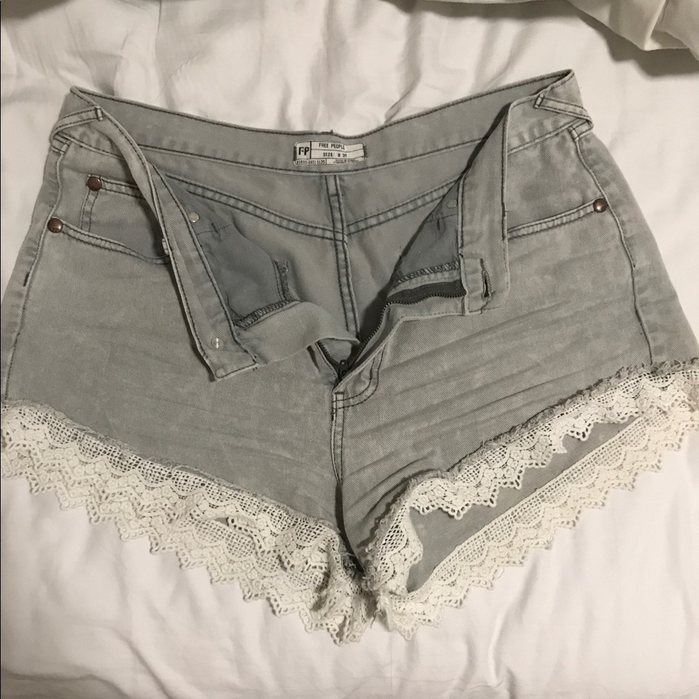 FINAL SALE‼️Free People embroidered denim shorts