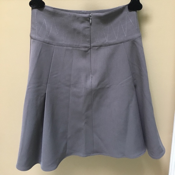 Designer gray pleated mini skirt by She's SO made in Italy _2 - Picture 2 of 3