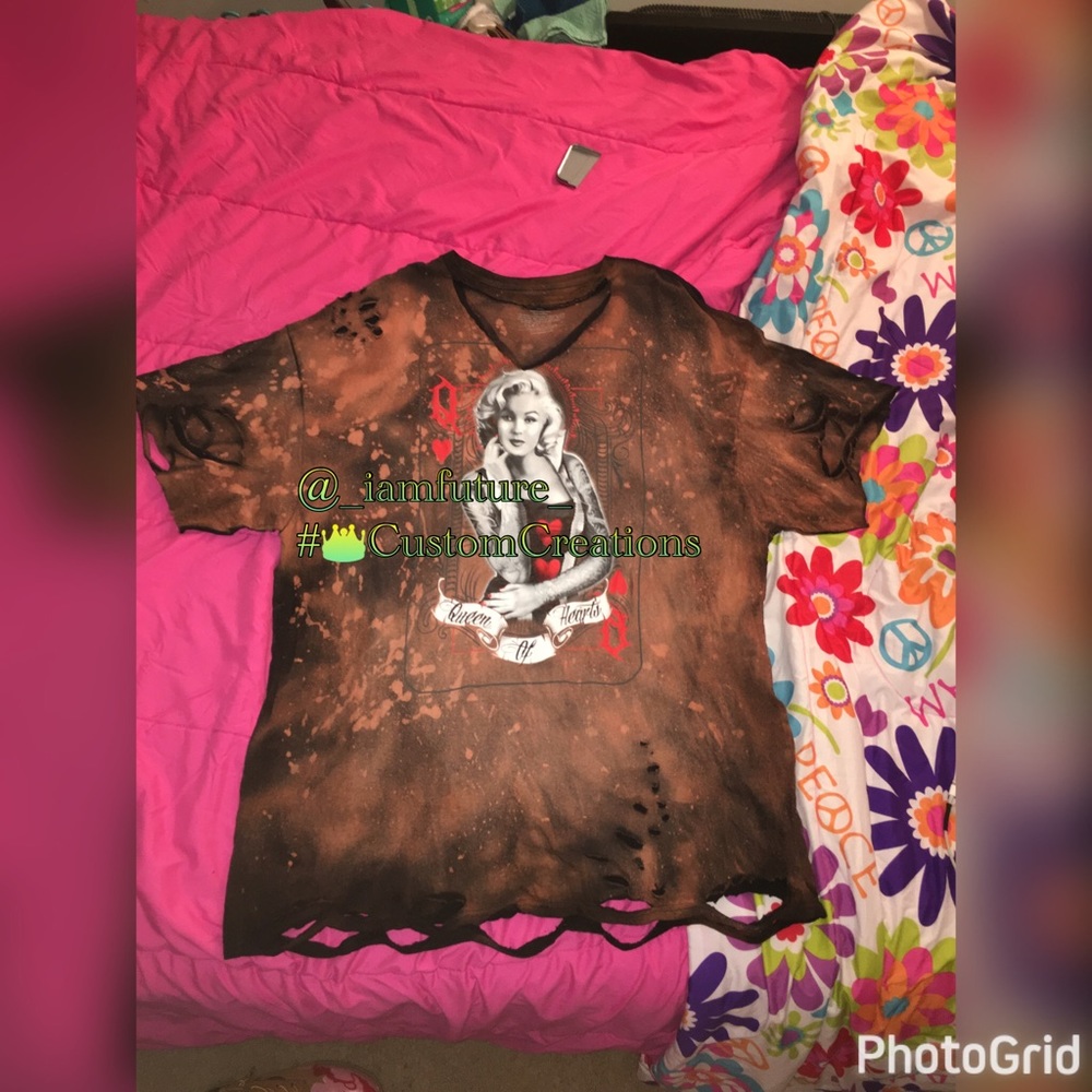 Queen of Hearts Distressed T-shirt dress w/chocker