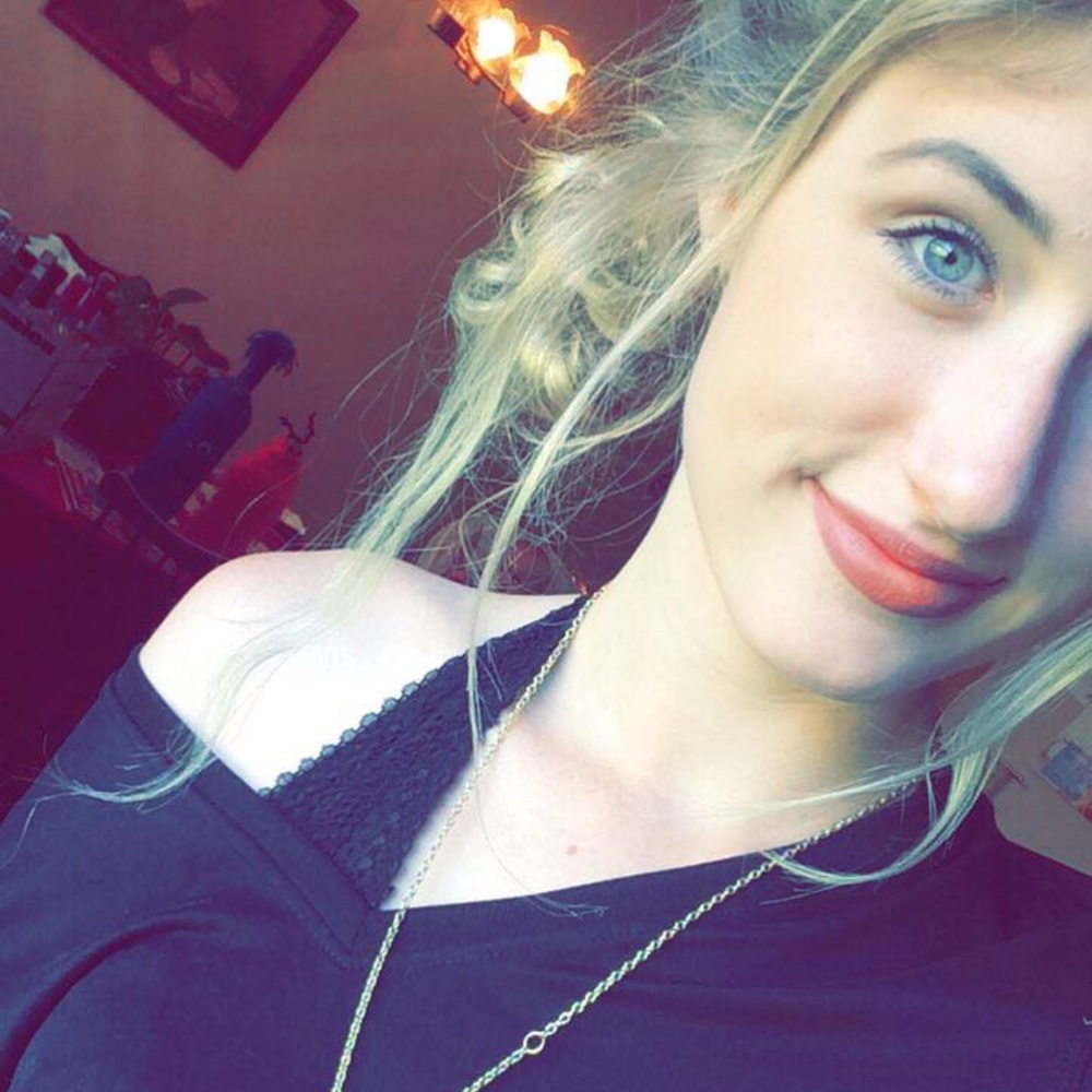 Meet your Posher, Alexis