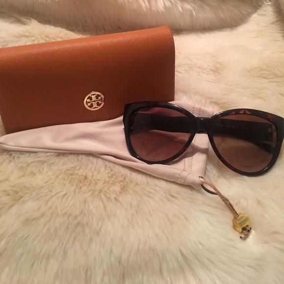 Tory Burch Polarized Sunglasses - Picture 2 of 4