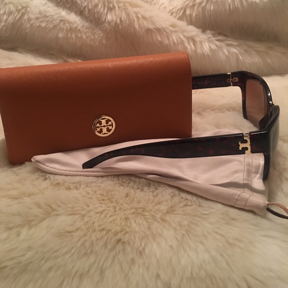 Tory Burch Polarized Sunglasses - Picture 3 of 4