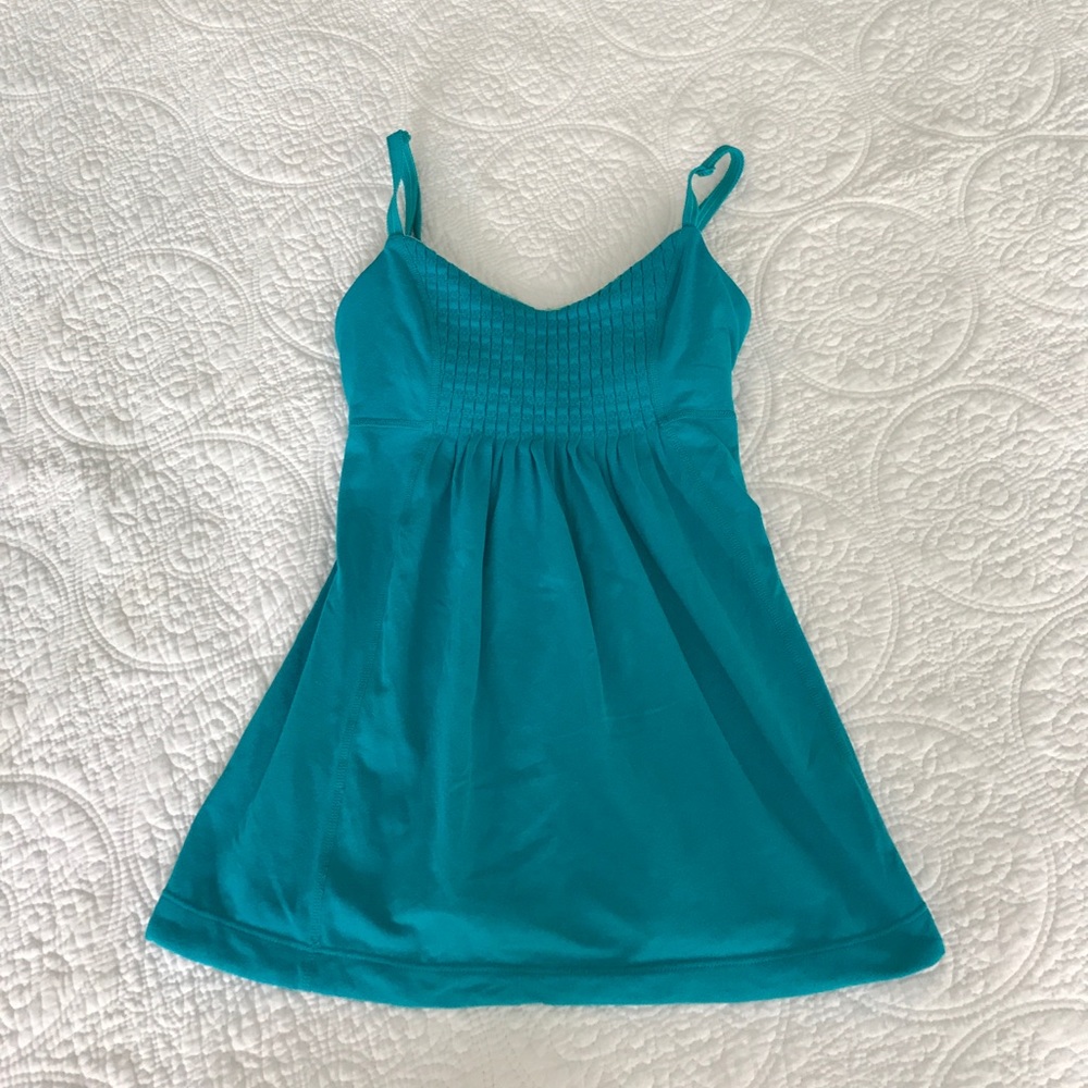 Turquoise lululemon top!