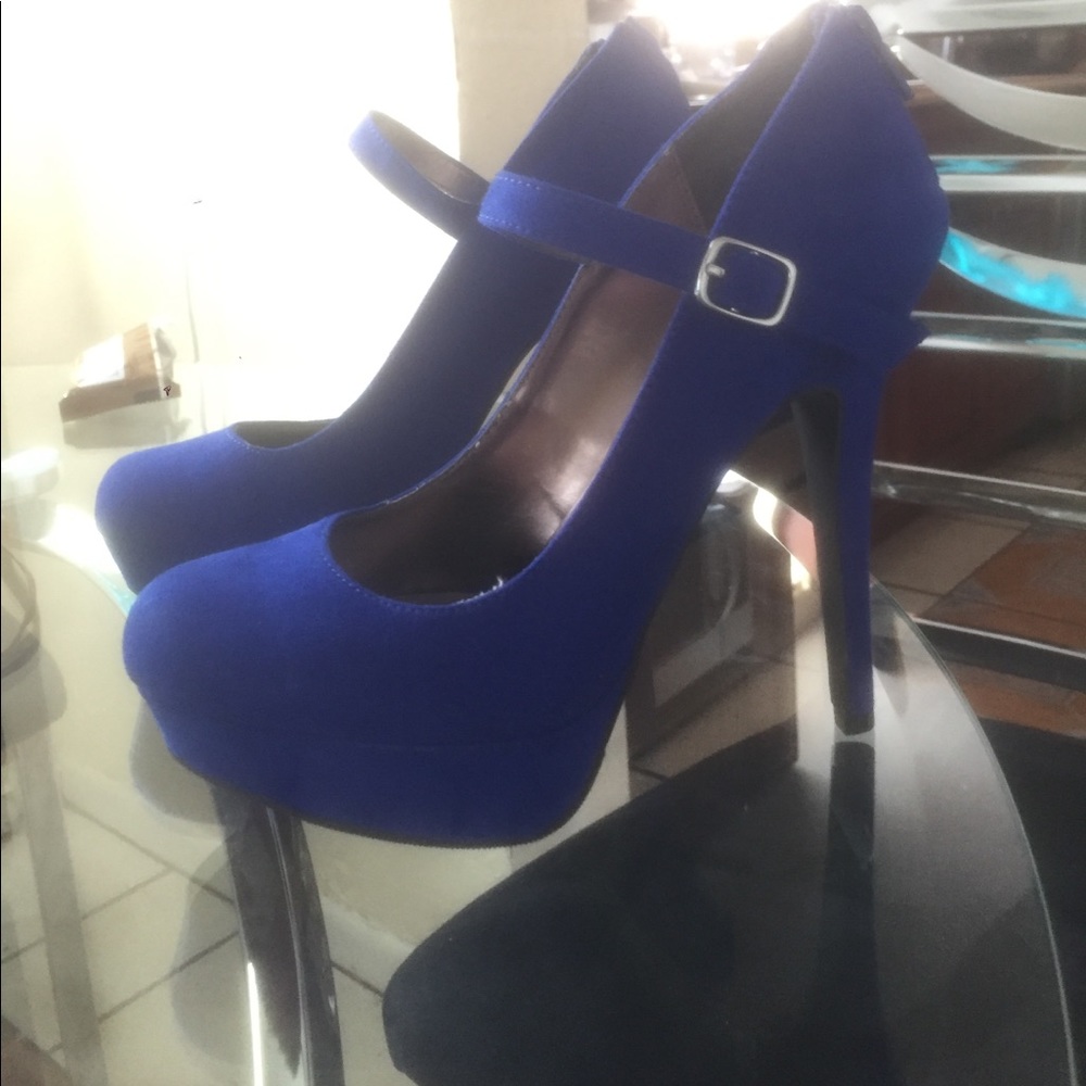 Royal blue pumps