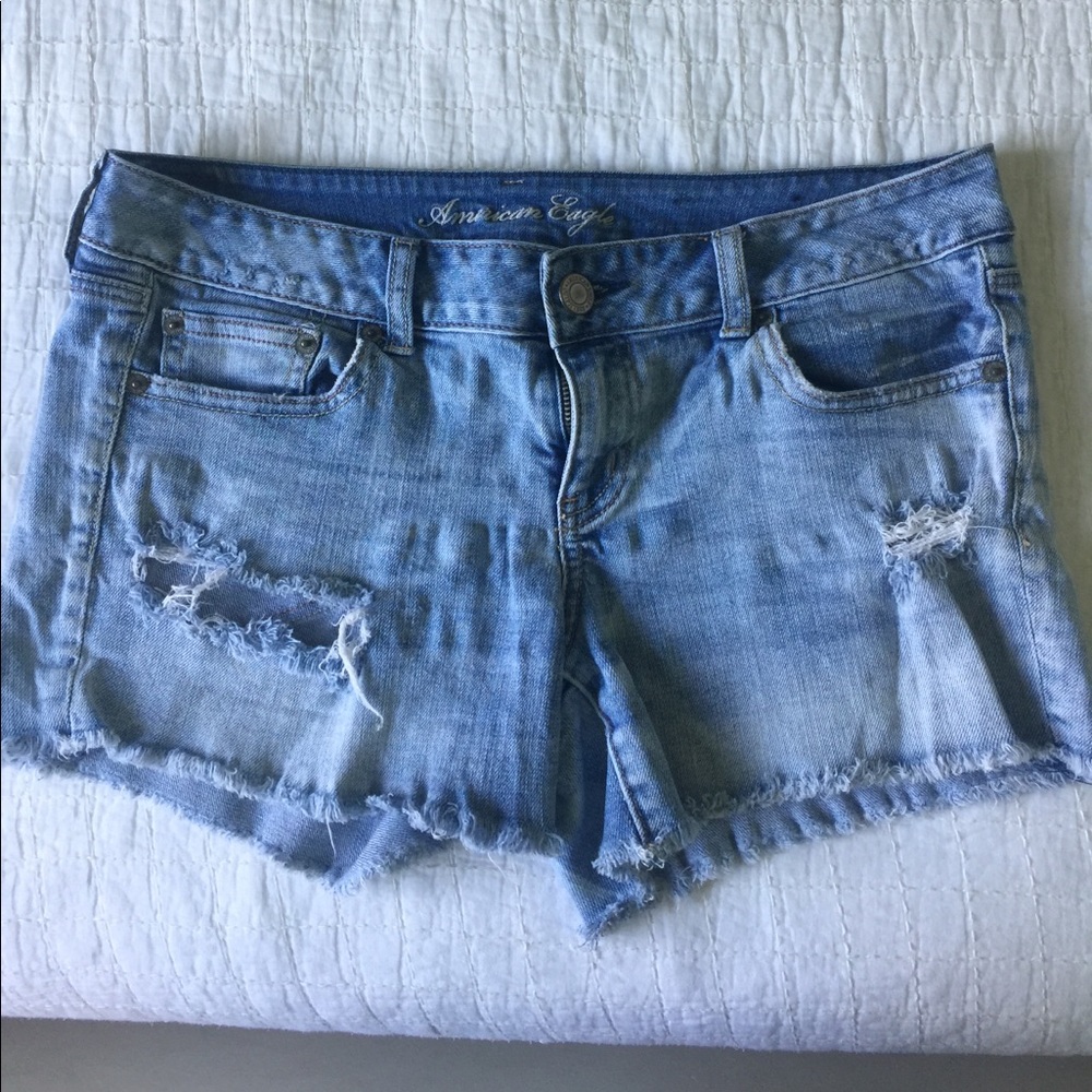 American Eagle distressed denim jeans