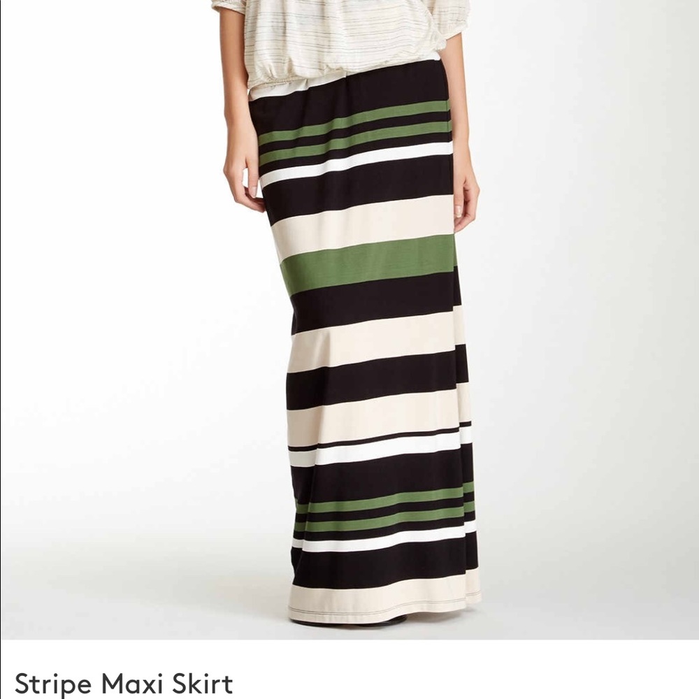 🚫SOLD‼️Max Studio - Maxi Skirt w/side slit