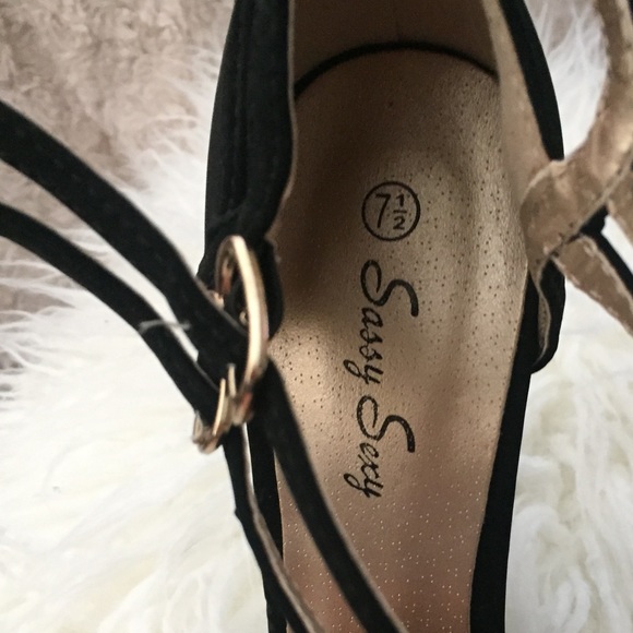 Black Faux Suede Mary Jane heels - Picture 3 of 3