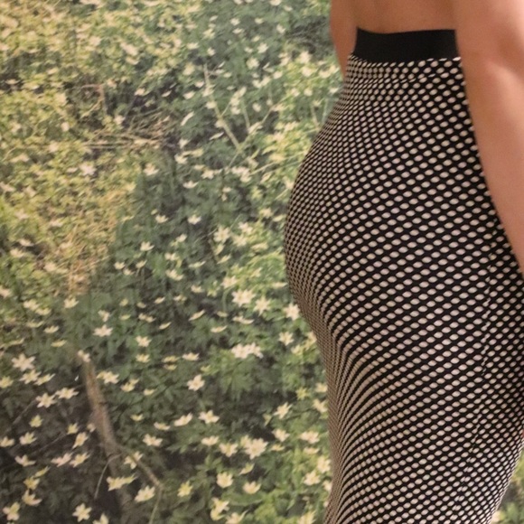 FUN bodycon polka dot skirt - Picture 2 of 2