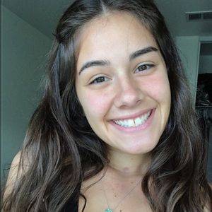 Meet your Posher, Olivia