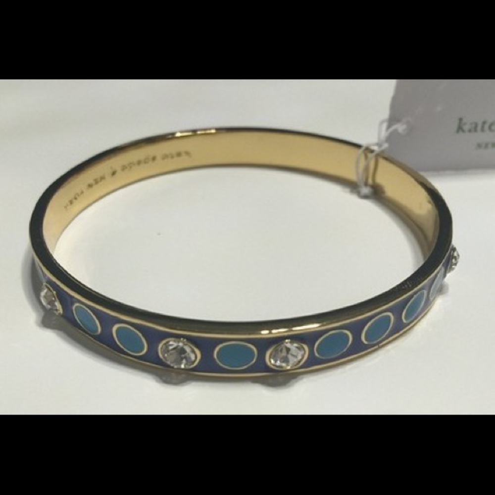 "In the Spotlight" idiom bangle - Picture 3 of 3