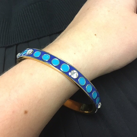 "In the Spotlight" idiom bangle - Picture 2 of 3