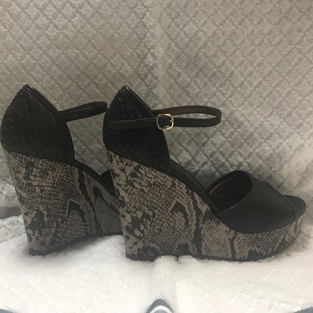 Banana Republic Snakeskin Wedge