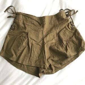 NWOT FREE PEOPLE LACE UP LINEN SHORTS, SIZE XS