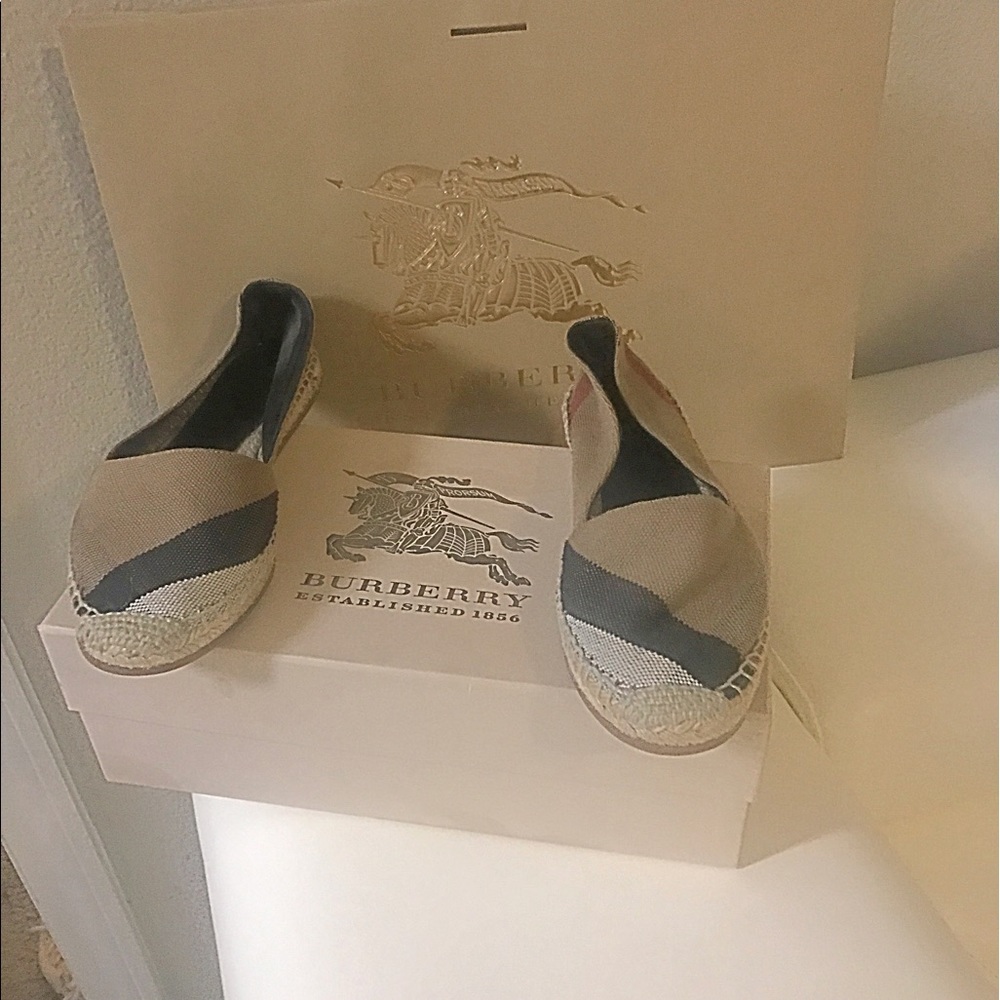 *Authentic* Burberry Espadrilles Sz 7
