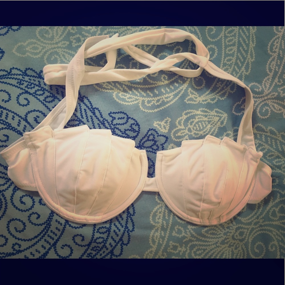 NWOT White Mermaid Shell Bikini Top