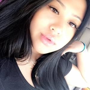 Meet your Posher, Dinalyn