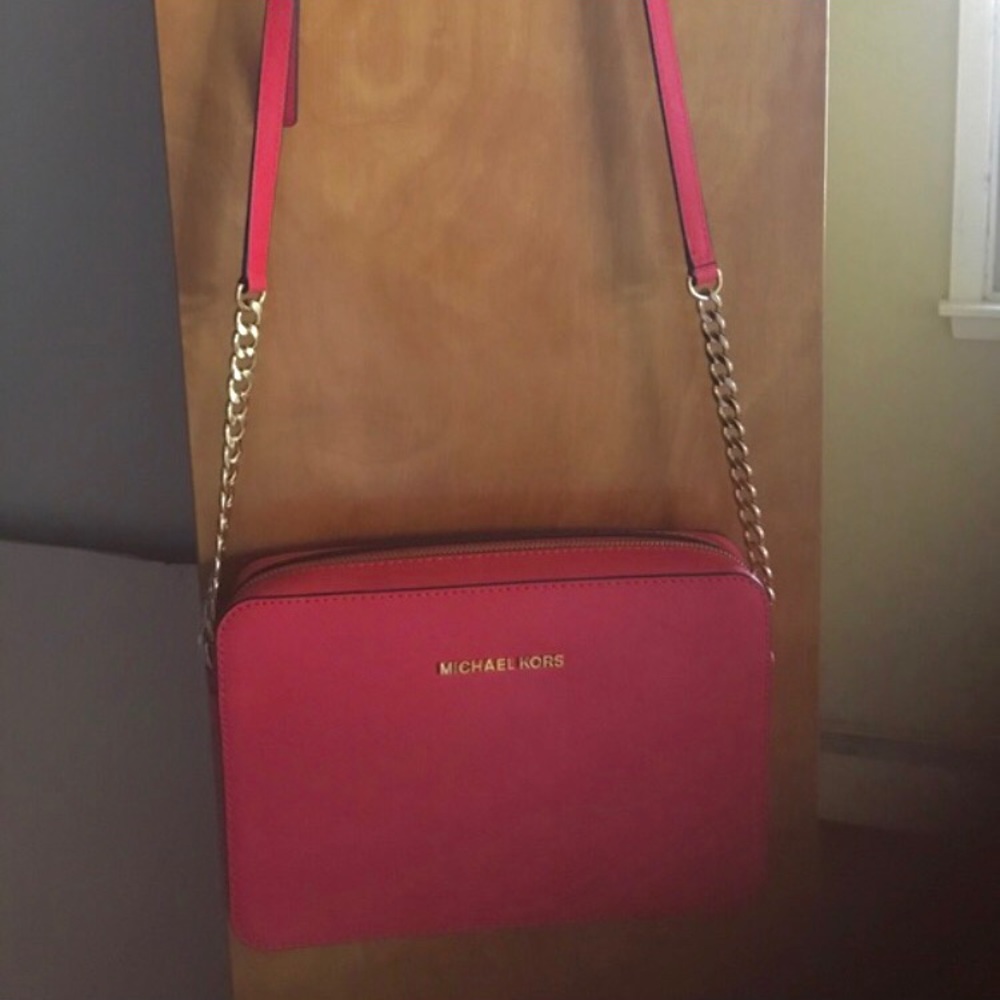 Michae Kors Jet Set Coral Crossbody