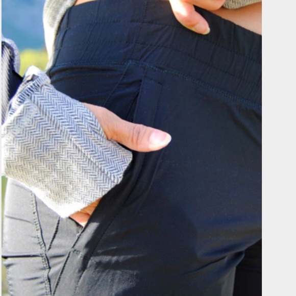 Lululemon Dog runner Sold - Picture 5 of 6