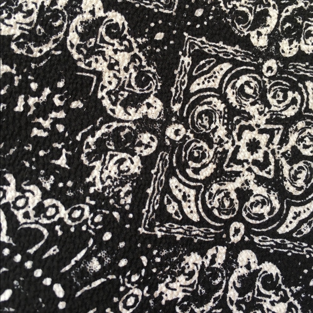 New Black and White Top - Picture 2 of 2