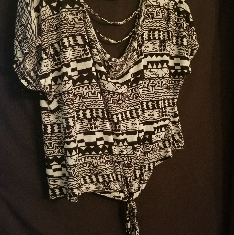 Women's geo/tribal print crop tee