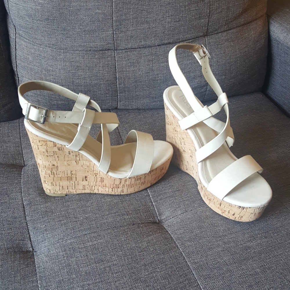 Criss-cross Cork Wedges