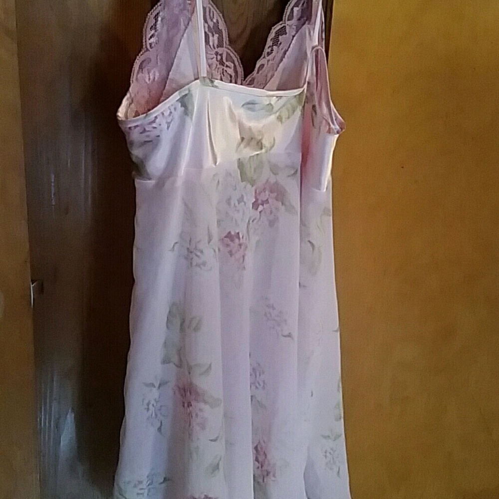 Lingerie - Picture 3 of 3