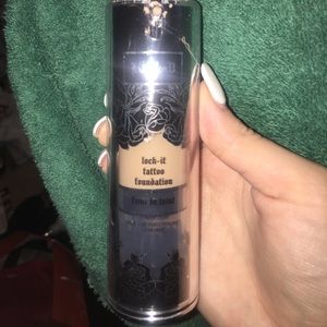 Kat Von D Lock It Tattoo Foundation Light 47