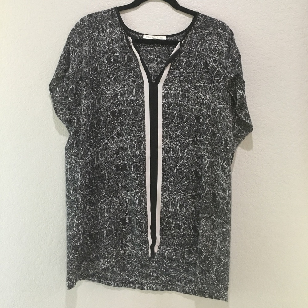 Beautiful tunic top from Daniel Rainn