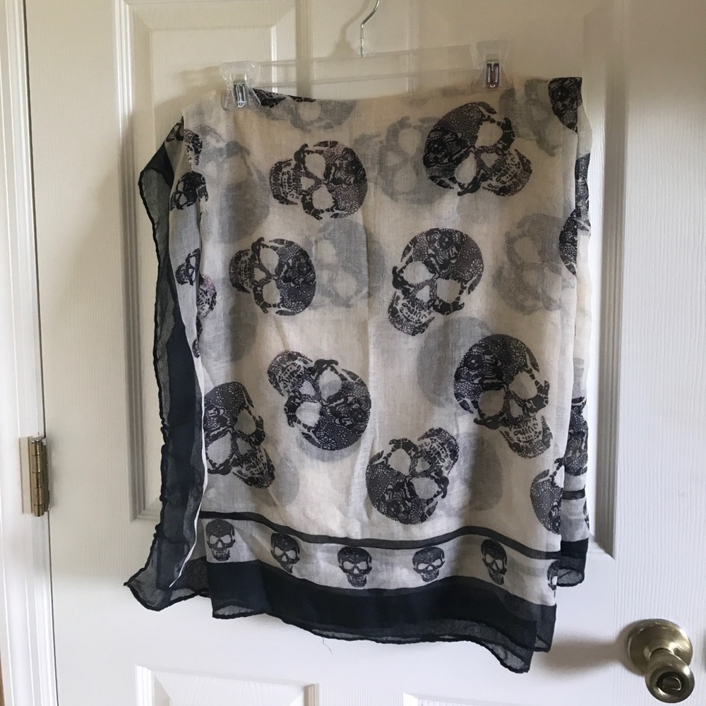 Skull scarf